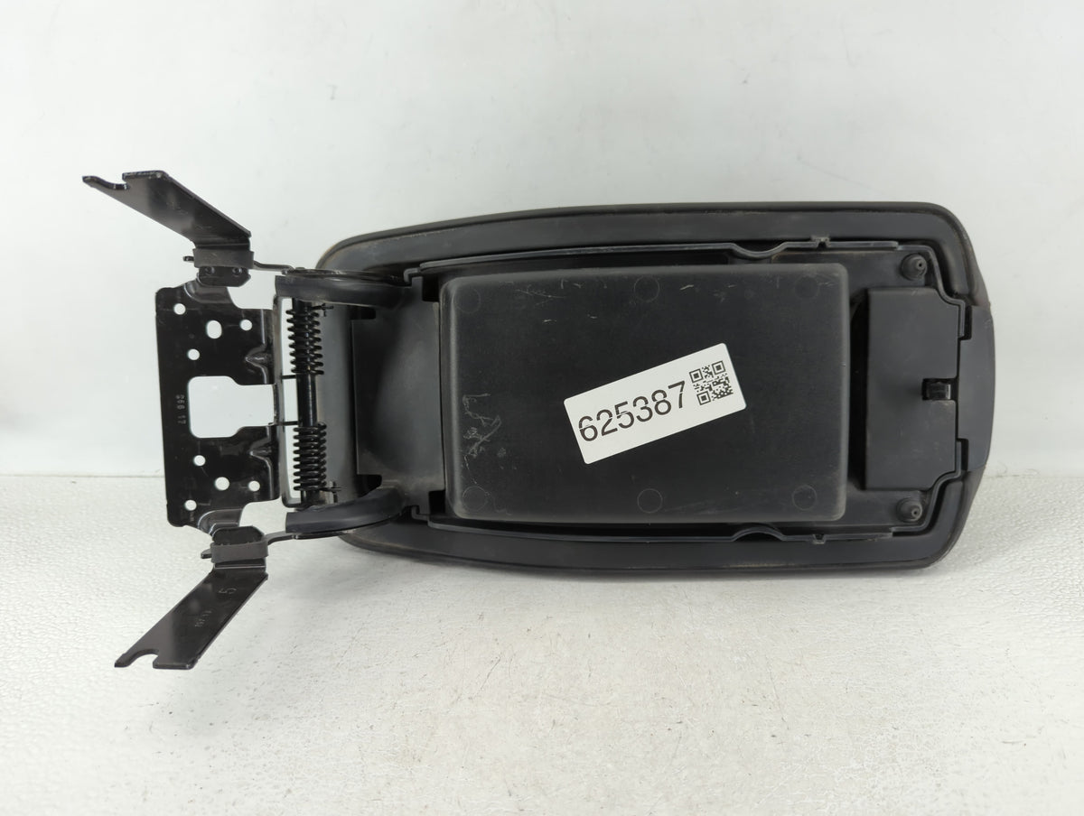 2018 Kia Soul Center Console Armrest Cover Lid Black 625387 - Oemusedautoparts1.com
