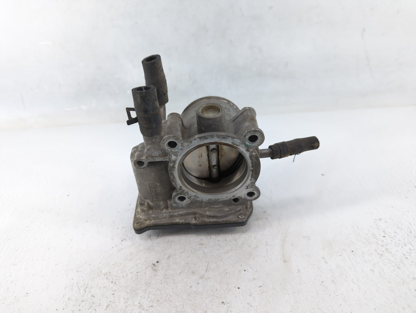 2012-2019 Kia Soul Throttle Body P/N:35100-2B300 Fits Fits 2012 2013 2014 2015 2016 2017 2018 2019 OEM Used Auto Parts - Oem