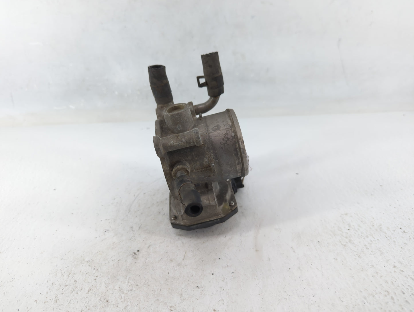 2012-2019 Kia Soul Throttle Body P/N:35100-2B300 Fits Fits 2012 2013 2014 2015 2016 2017 2018 2019 OEM Used Auto Parts - Oem