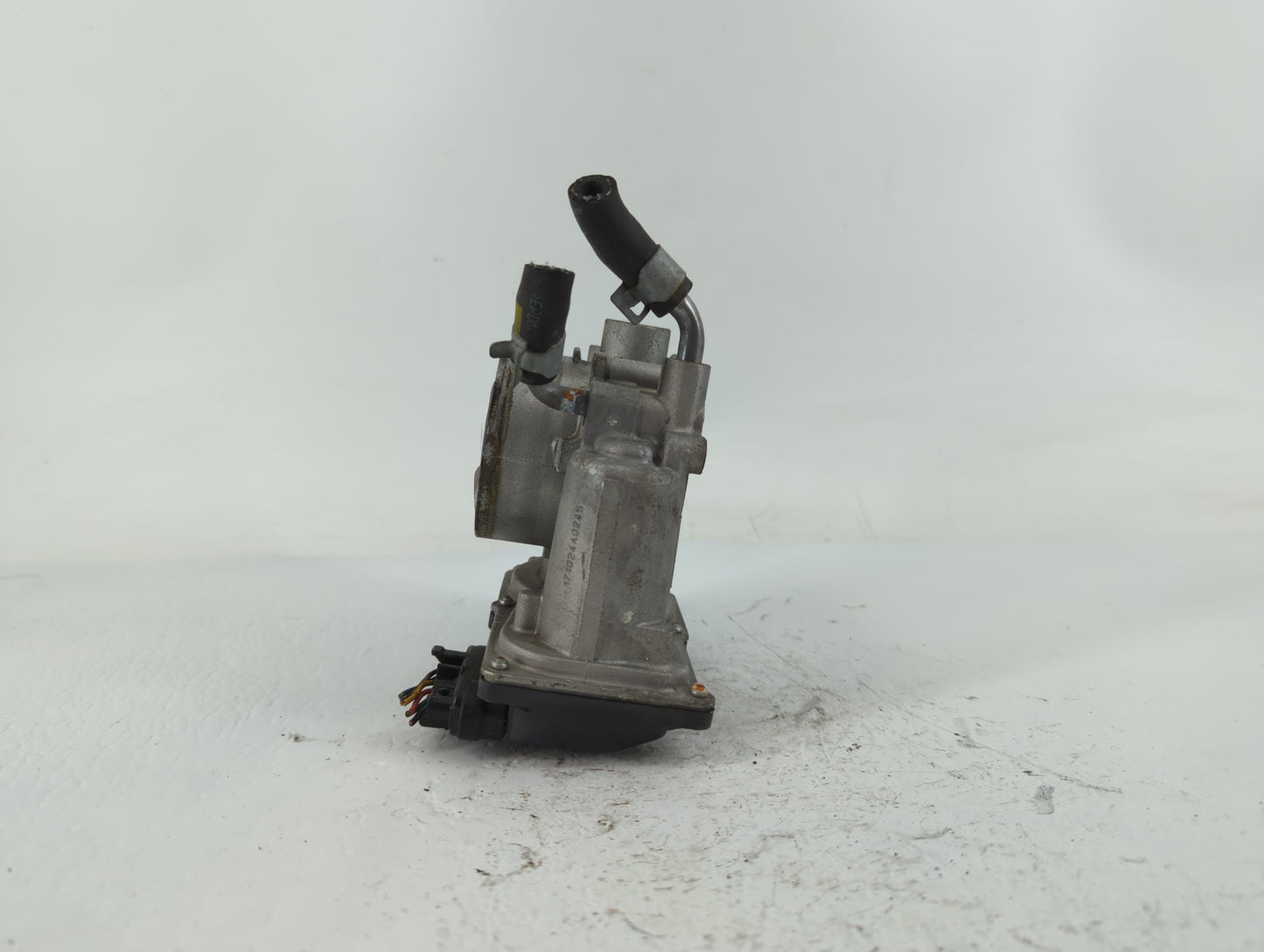 2014-2019 Kia Soul Throttle Body P/N:35100-2E000 Fits Fits 2011 2012 2013 2014 2015 2016 2017 2018 2019 2020 2021 OEM Used A