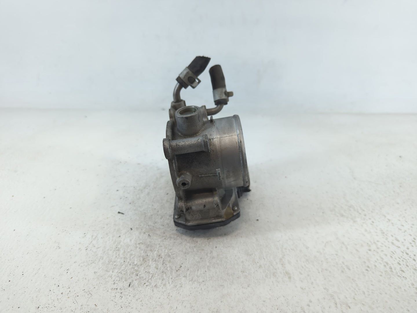 2014-2019 Kia Soul Throttle Body P/N:35100-2E000 Fits Fits 2011 2012 2013 2014 2015 2016 2017 2018 2019 2020 2021 OEM Used A