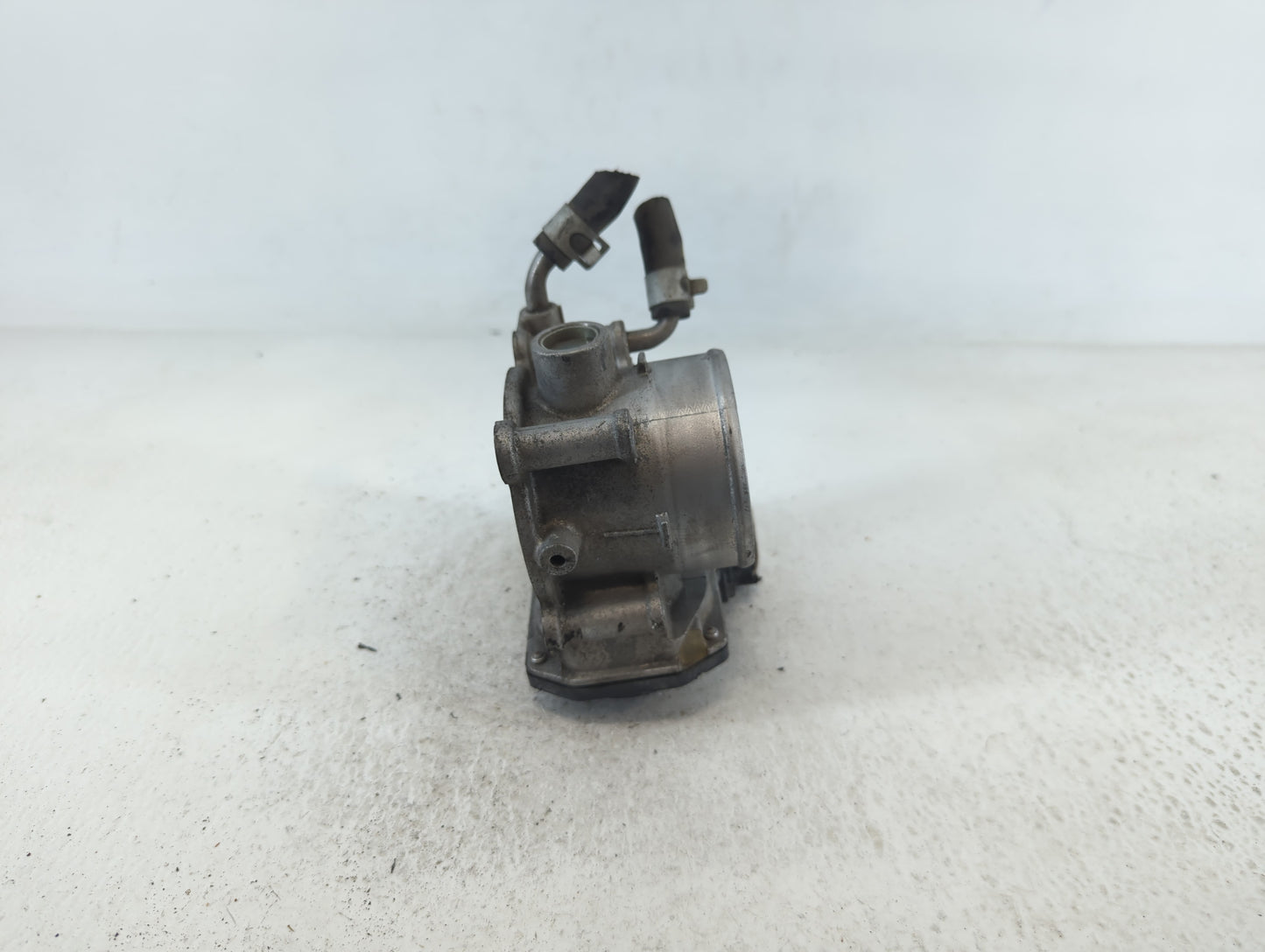 2014-2019 Kia Soul Throttle Body P/N:35100-2E000 Fits Fits 2011 2012 2013 2014 2015 2016 2017 2018 2019 2020 2021 OEM Used A