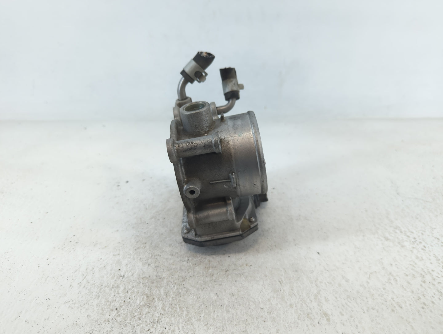 2014-2019 Kia Soul Throttle Body P/N:35100-2E000 Fits Fits 2011 2012 2013 2014 2015 2016 2017 2018 2019 2020 2021 OEM Used A