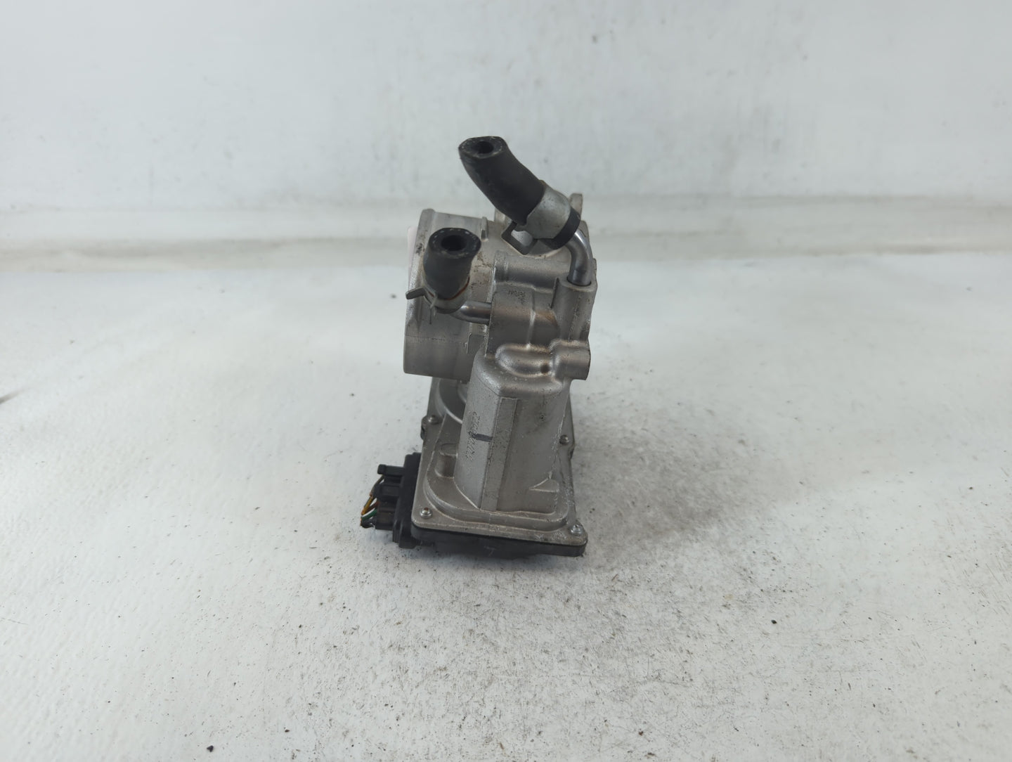 2014-2019 Kia Soul Throttle Body P/N:35100-2E000 Fits Fits 2011 2012 2013 2014 2015 2016 2017 2018 2019 2020 2021 OEM Used A