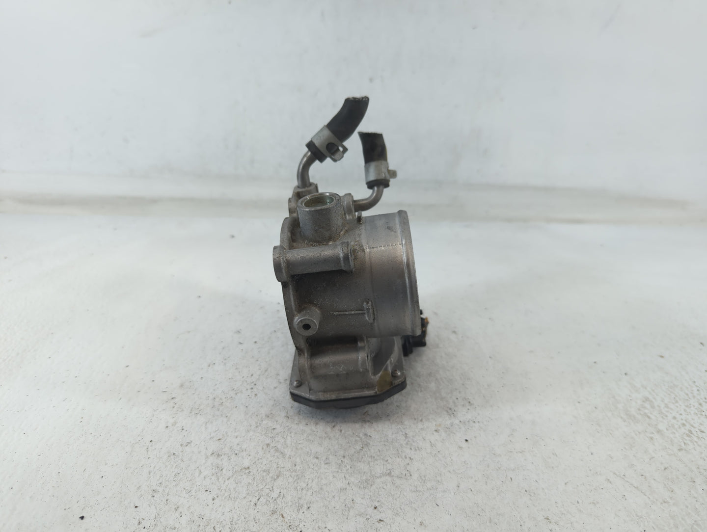 2014-2019 Kia Soul Throttle Body P/N:35100-2E000 Fits Fits 2011 2012 2013 2014 2015 2016 2017 2018 2019 2020 2021 OEM Used A