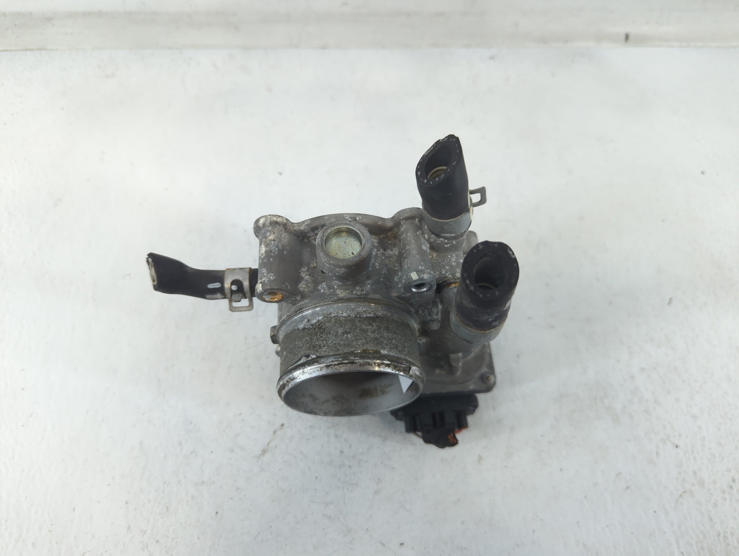 2017-2021 Kia Soul Throttle Body P/N:35100-2B340 Fits Fits 2015 2016 2017 2018 2019 2020 2021 2022 OEM Used Auto Parts - Oem