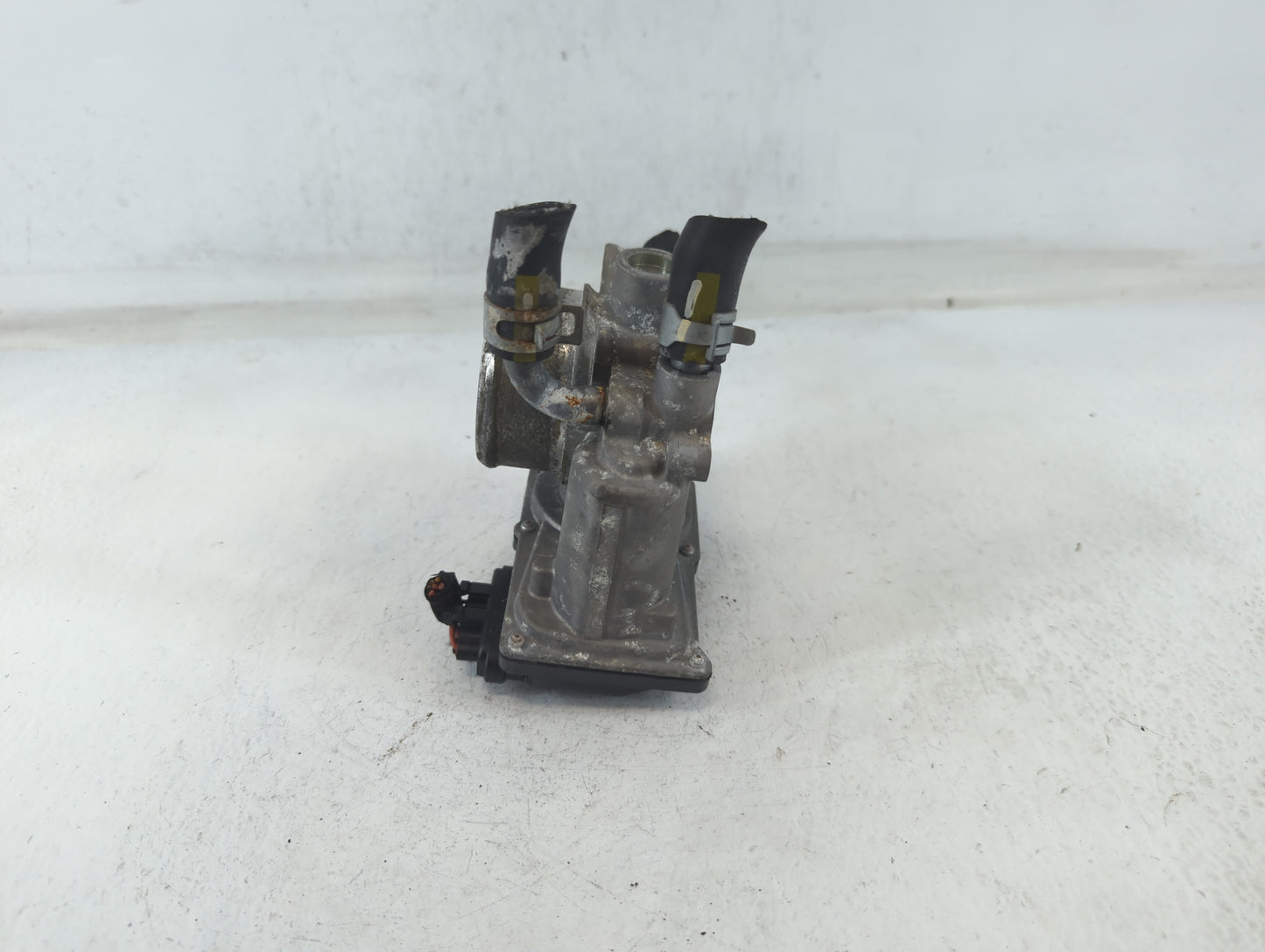 2017-2021 Kia Soul Throttle Body P/N:35100-2B340 Fits Fits 2015 2016 2017 2018 2019 2020 2021 2022 OEM Used Auto Parts - Oem