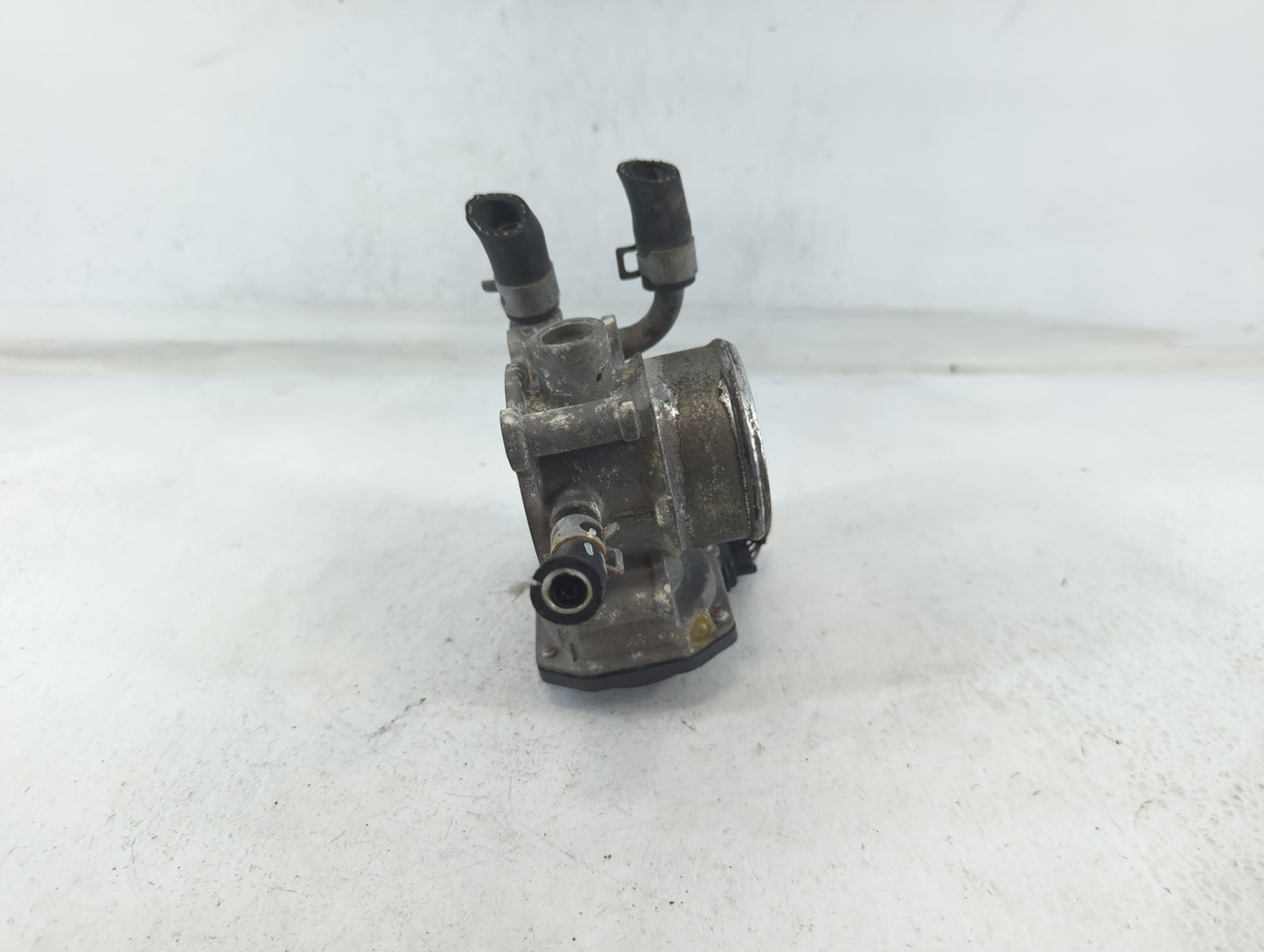 2017-2021 Kia Soul Throttle Body P/N:35100-2B340 Fits Fits 2015 2016 2017 2018 2019 2020 2021 2022 OEM Used Auto Parts - Oem