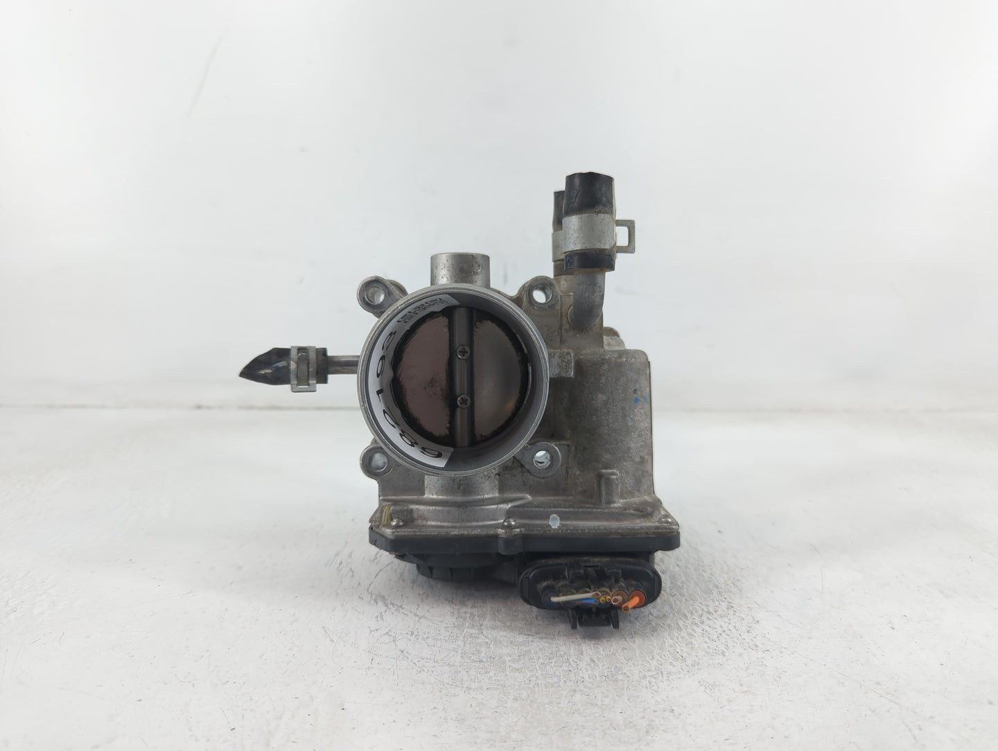 2012-2019 Kia Soul Throttle Body P/N:35100-2B300 Fits Fits 2012 2013 2014 2015 2016 2017 2018 2019 OEM Used Auto Parts - Oem