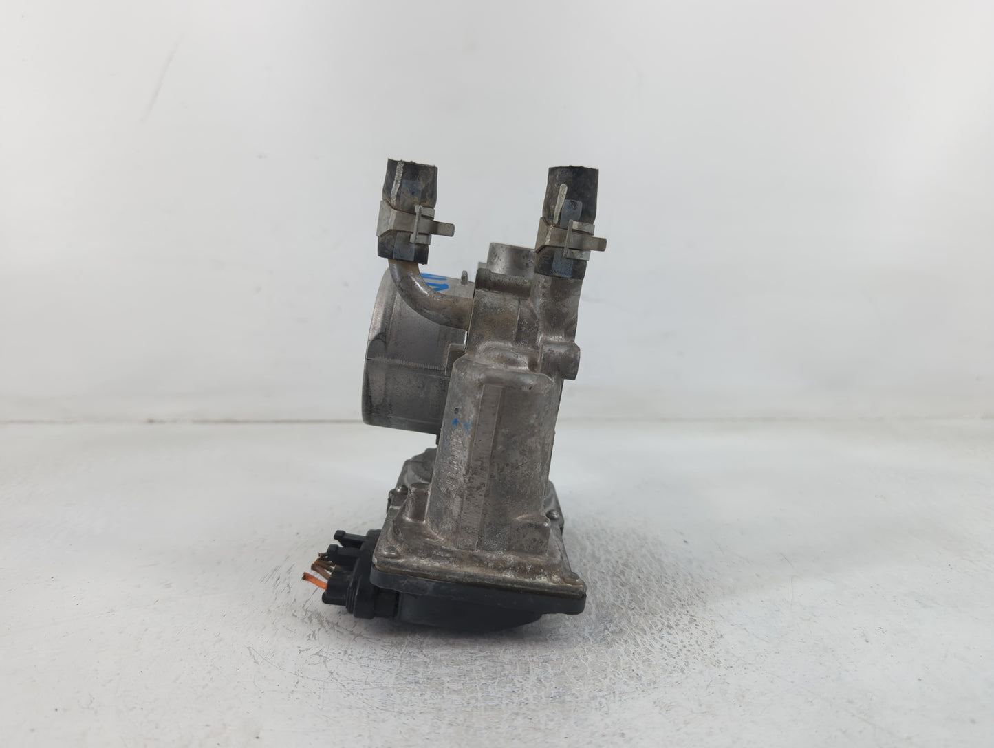2012-2019 Kia Soul Throttle Body P/N:35100-2B300 Fits Fits 2012 2013 2014 2015 2016 2017 2018 2019 OEM Used Auto Parts - Oem