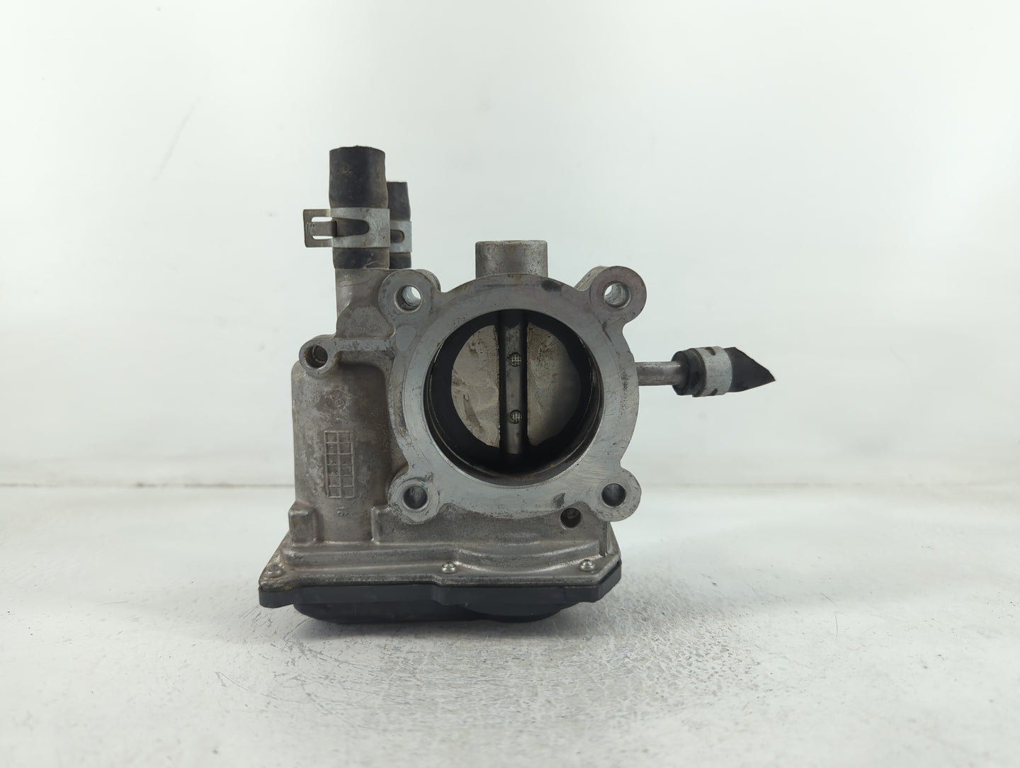 2012-2019 Kia Soul Throttle Body P/N:35100-2B300 Fits Fits 2012 2013 2014 2015 2016 2017 2018 2019 OEM Used Auto Parts - Oem