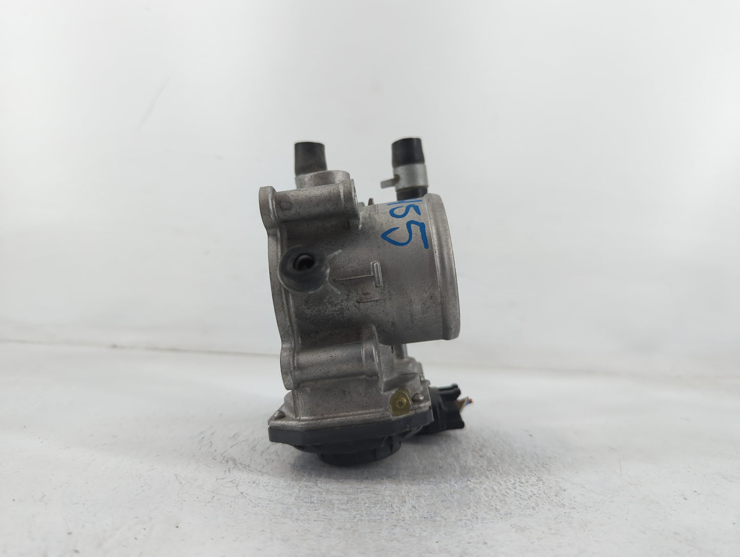 2012-2019 Kia Soul Throttle Body P/N:35100-2B300 Fits Fits 2012 2013 2014 2015 2016 2017 2018 2019 OEM Used Auto Parts - Oem