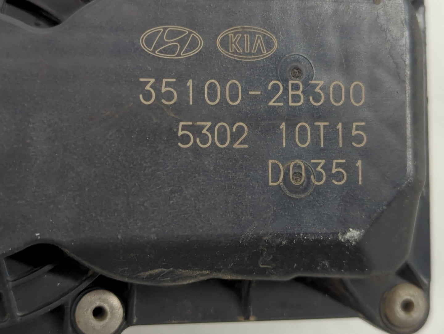 2012-2019 Kia Soul Throttle Body P/N:35100-2B300 Fits Fits 2012 2013 2014 2015 2016 2017 2018 2019 OEM Used Auto Parts - Oem