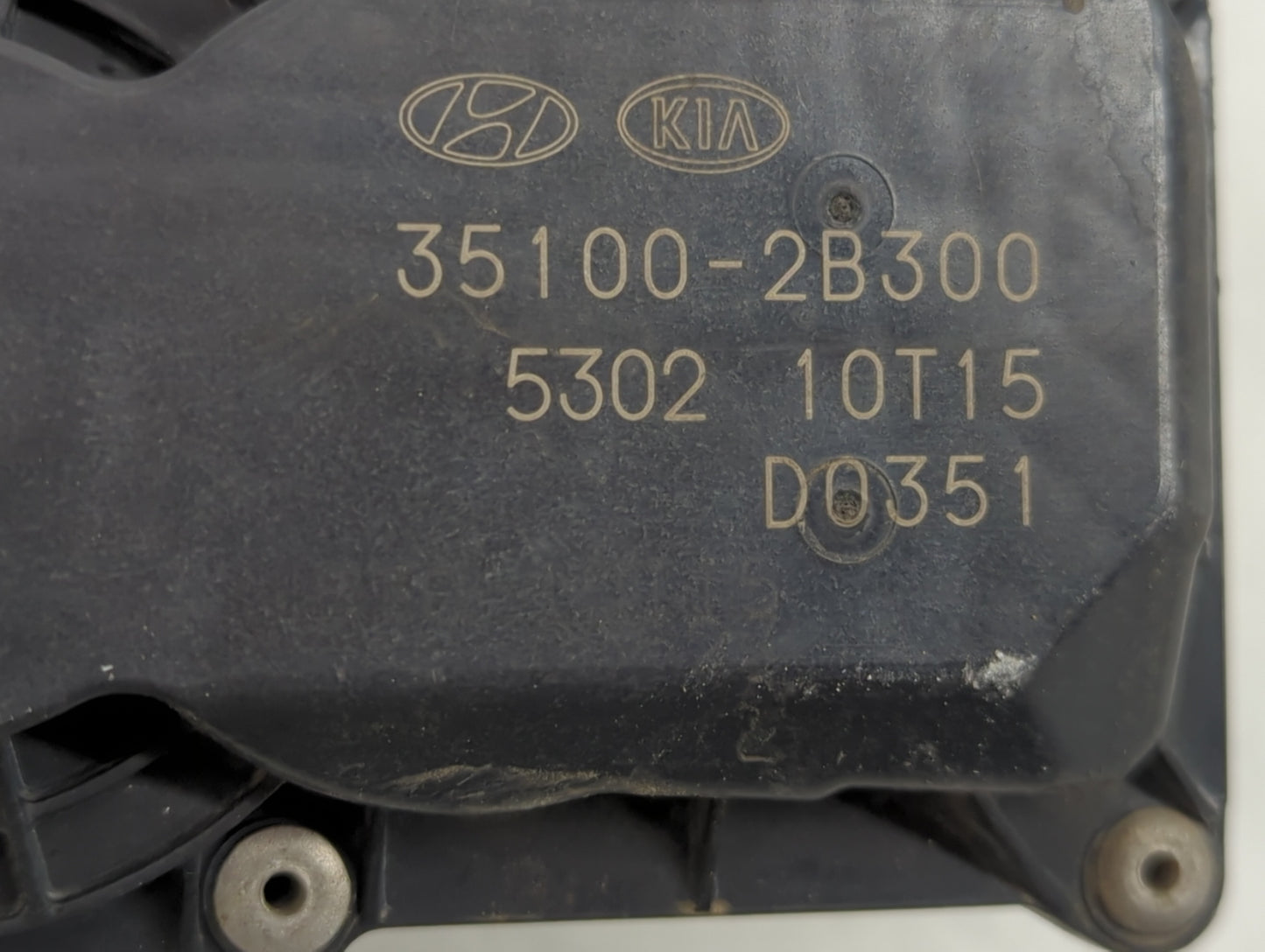 2012-2019 Kia Soul Throttle Body P/N:35100-2B300 Fits Fits 2012 2013 2014 2015 2016 2017 2018 2019 OEM Used Auto Parts - Oem