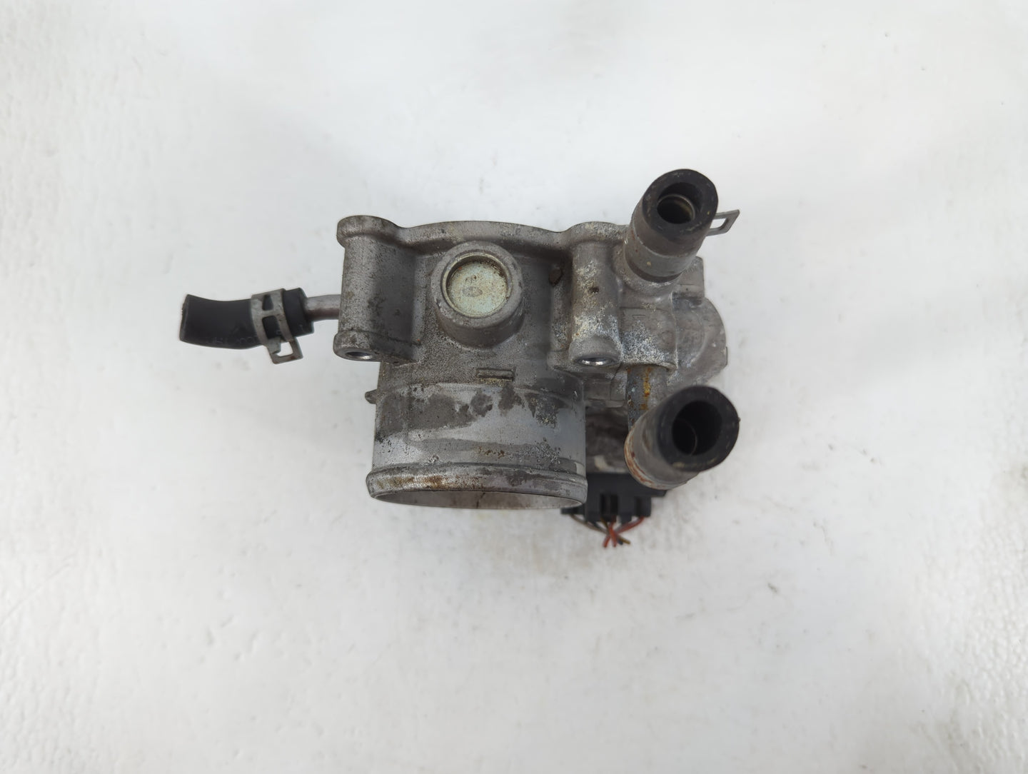 2012-2019 Kia Soul Throttle Body P/N:5302 09T01 35100-2B300 Fits Fits 2012 2013 2014 2015 2016 2017 2018 2019 OEM Used Auto 