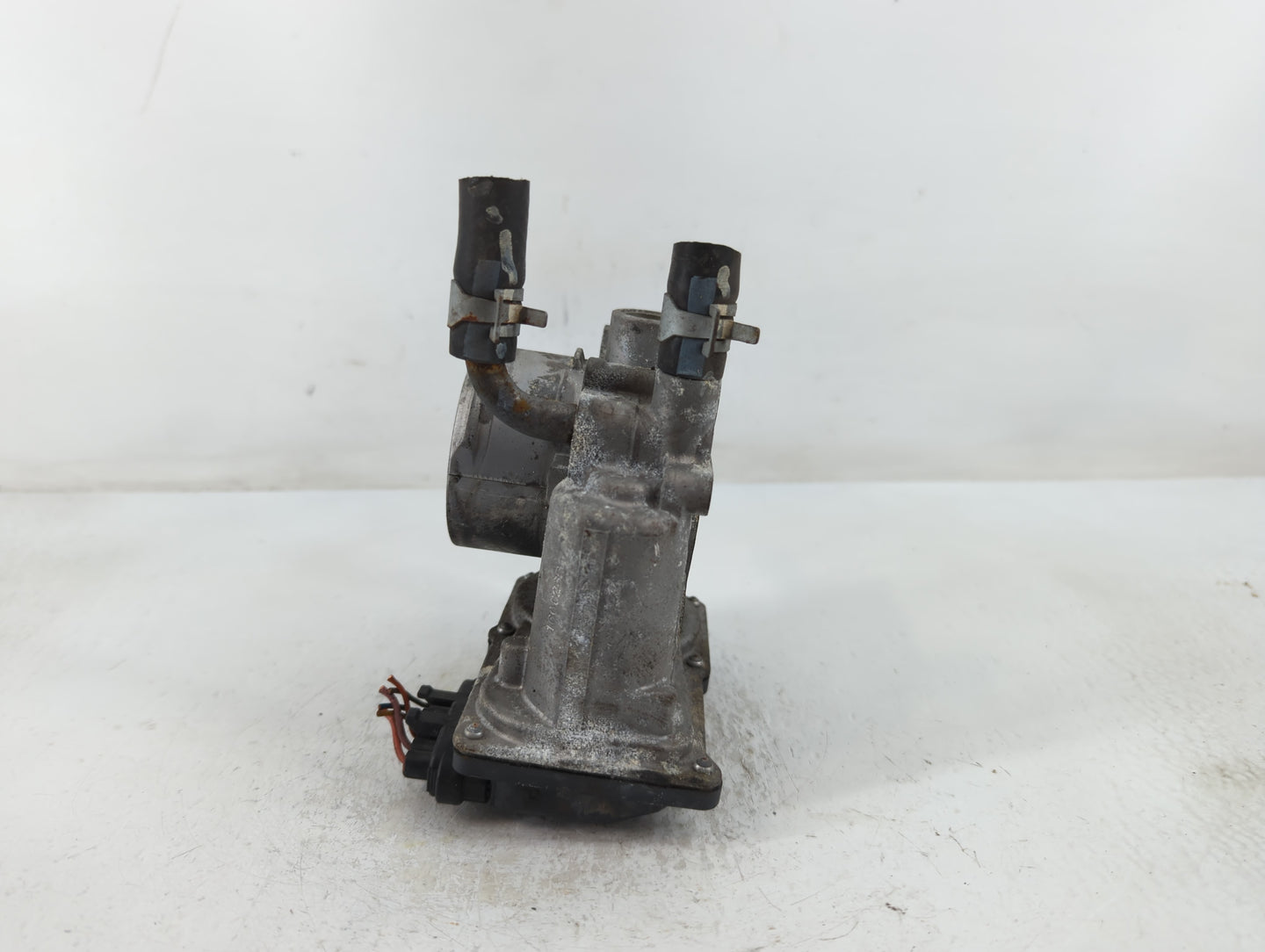 2012-2019 Kia Soul Throttle Body P/N:5302 09T01 35100-2B300 Fits Fits 2012 2013 2014 2015 2016 2017 2018 2019 OEM Used Auto 