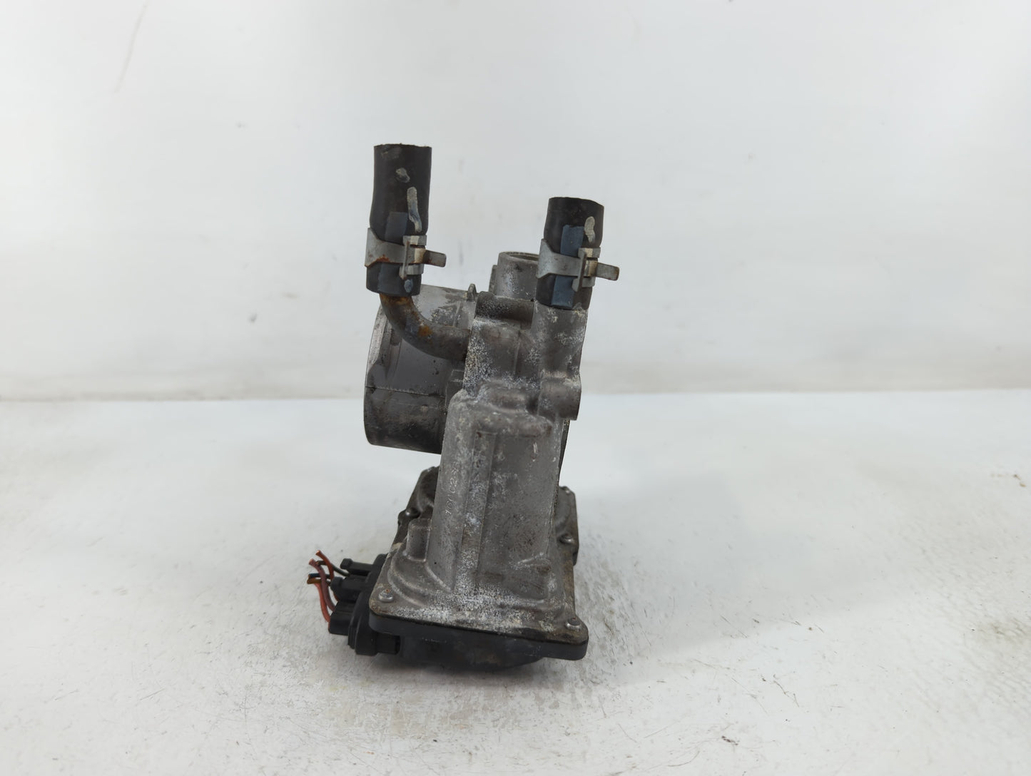 2012-2019 Kia Soul Throttle Body P/N:5302 09T01 35100-2B300 Fits Fits 2012 2013 2014 2015 2016 2017 2018 2019 OEM Used Auto 