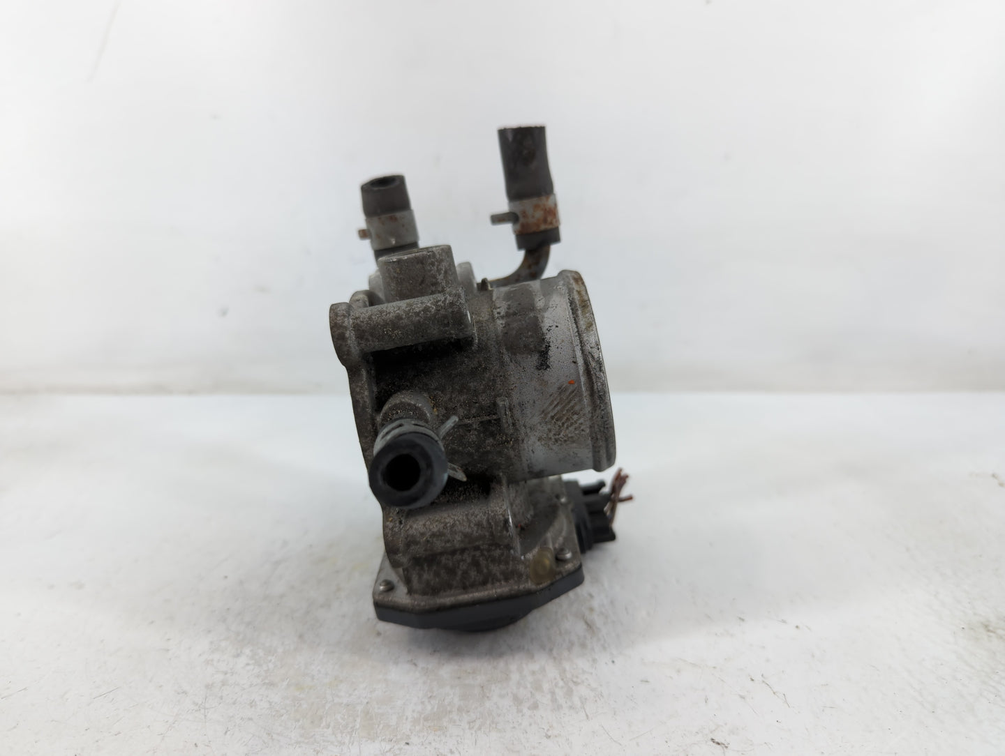 2012-2019 Kia Soul Throttle Body P/N:5302 09T01 35100-2B300 Fits Fits 2012 2013 2014 2015 2016 2017 2018 2019 OEM Used Auto 