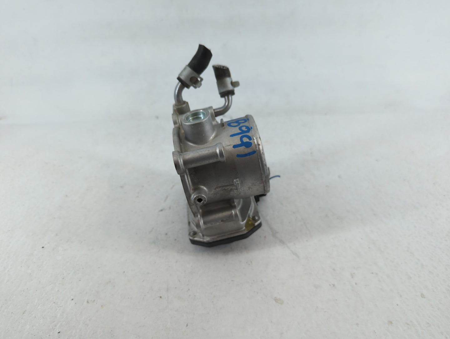 2014-2019 Kia Soul Throttle Body P/N:35100-2E000 Fits Fits 2011 2012 2013 2014 2015 2016 2017 2018 2019 2020 2021 OEM Used A