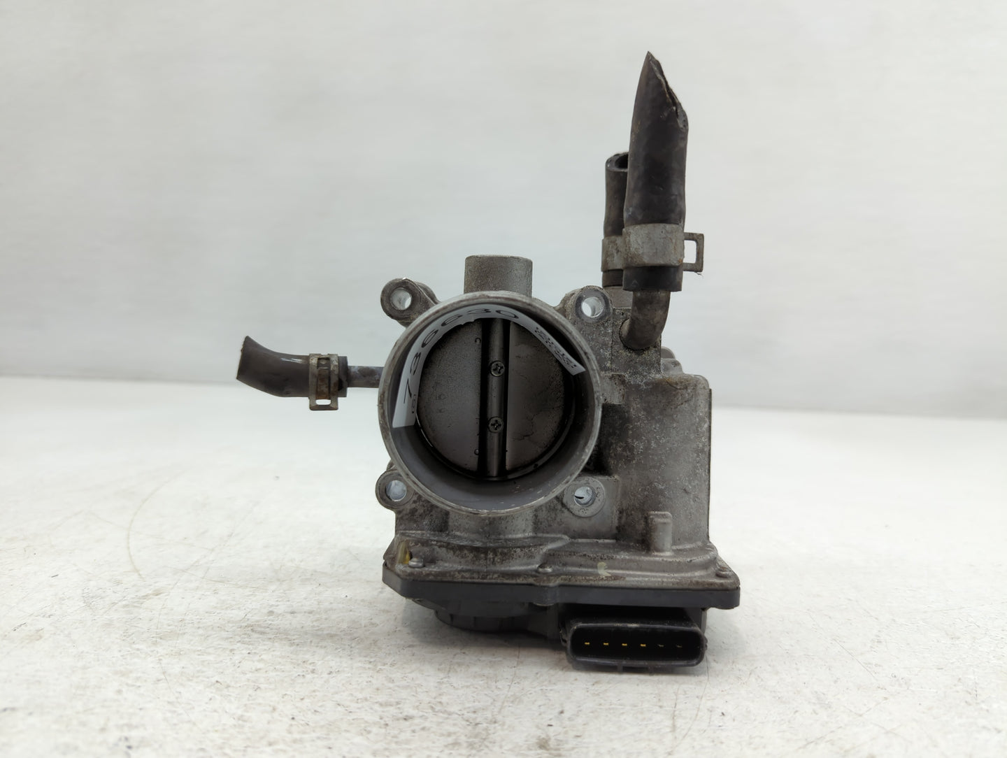 2012-2019 Kia Soul Throttle Body P/N:35100-2B300 Fits Fits 2012 2013 2014 2015 2016 2017 2018 2019 OEM Used Auto Parts - Oem