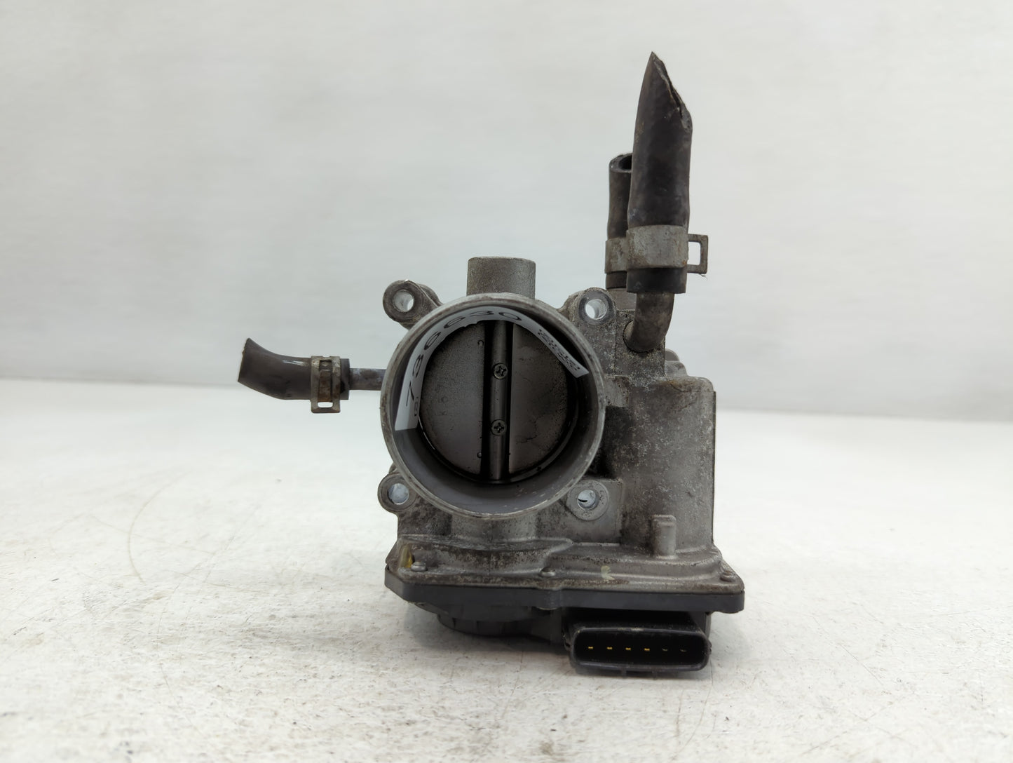 2012-2019 Kia Soul Throttle Body P/N:35100-2B300 Fits Fits 2012 2013 2014 2015 2016 2017 2018 2019 OEM Used Auto Parts - Oem