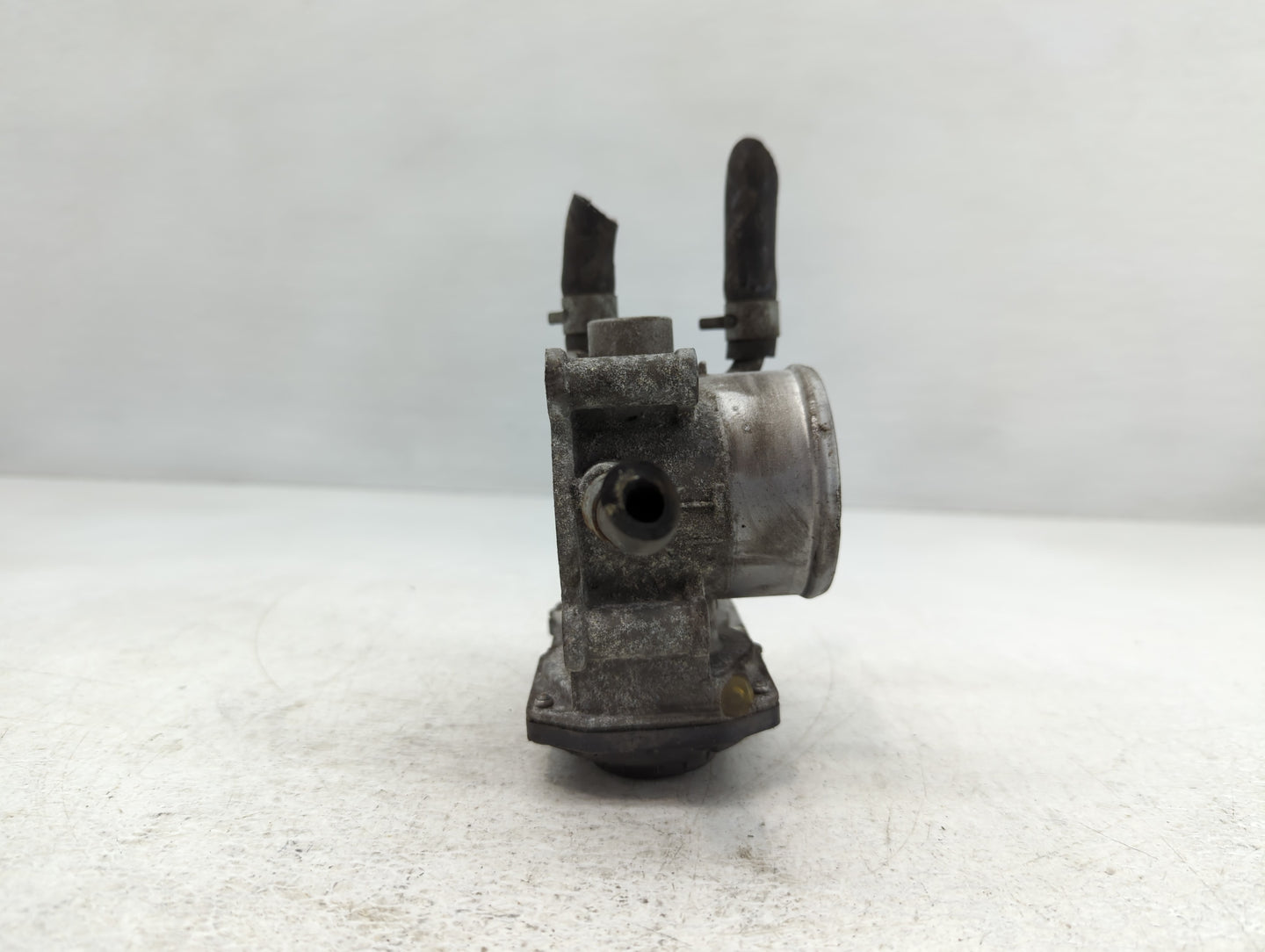2012-2019 Kia Soul Throttle Body P/N:35100-2B300 Fits Fits 2012 2013 2014 2015 2016 2017 2018 2019 OEM Used Auto Parts - Oem