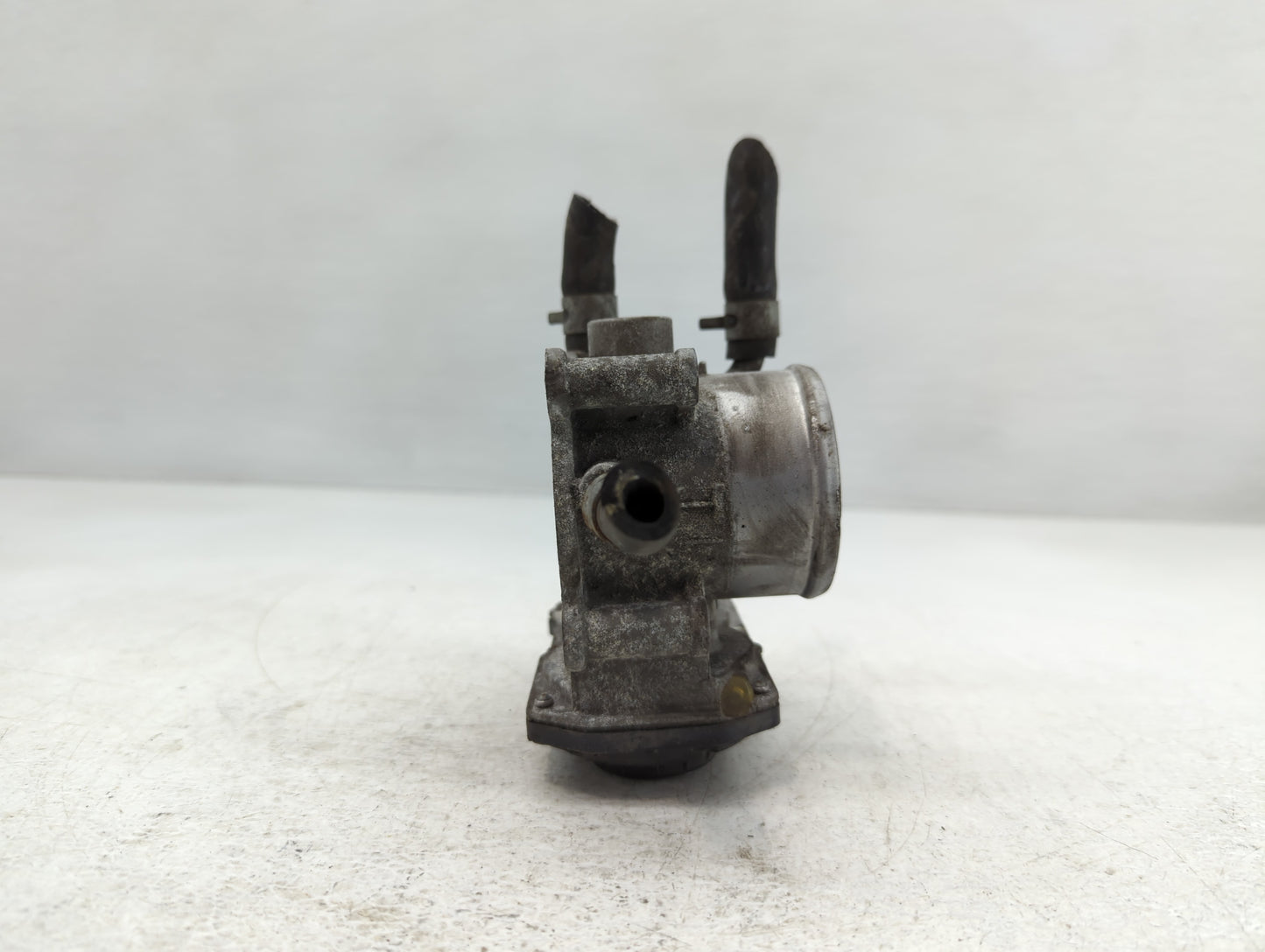 2012-2019 Kia Soul Throttle Body P/N:35100-2B300 Fits Fits 2012 2013 2014 2015 2016 2017 2018 2019 OEM Used Auto Parts - Oem