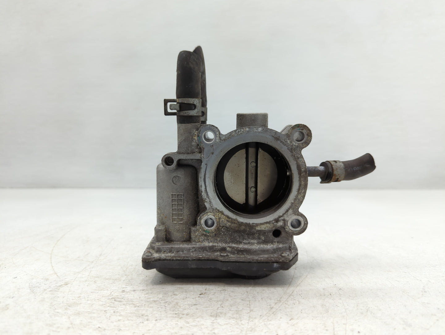 2012-2019 Kia Soul Throttle Body P/N:35100-2B300 Fits Fits 2012 2013 2014 2015 2016 2017 2018 2019 OEM Used Auto Parts - Oem
