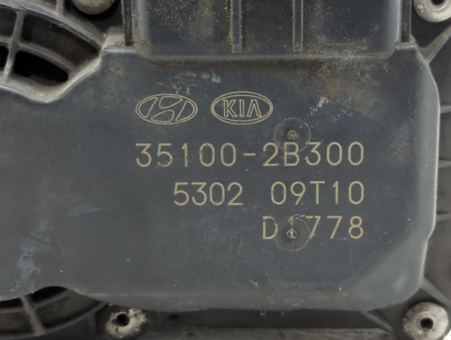 2012-2019 Kia Soul Throttle Body P/N:35100-2B300 Fits Fits 2012 2013 2014 2015 2016 2017 2018 2019 OEM Used Auto Parts - Oem