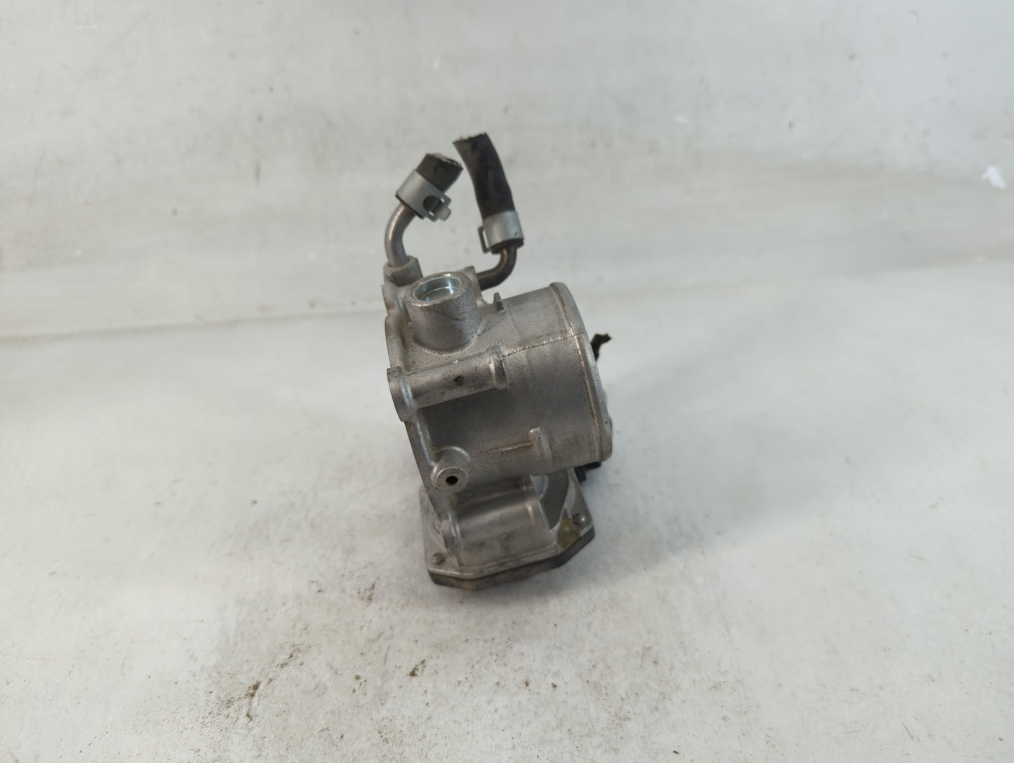 2014-2019 Kia Soul Throttle Body P/N:35100-2E000 Fits Fits 2011 2012 2013 2014 2015 2016 2017 2018 2019 2020 2021 OEM Used A