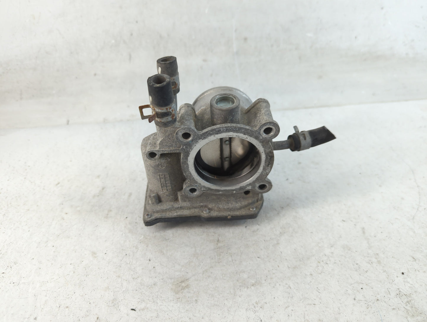 2012-2019 Kia Soul Throttle Body P/N:35100-2B300 Fits Fits 2012 2013 2014 2015 2016 2017 2018 2019 OEM Used Auto Parts - Oem