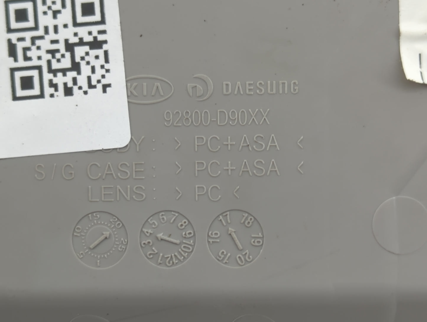 2017-2021 Kia Sportage Overhead Roof Console 1321873 - Oemusedautoparts1.com