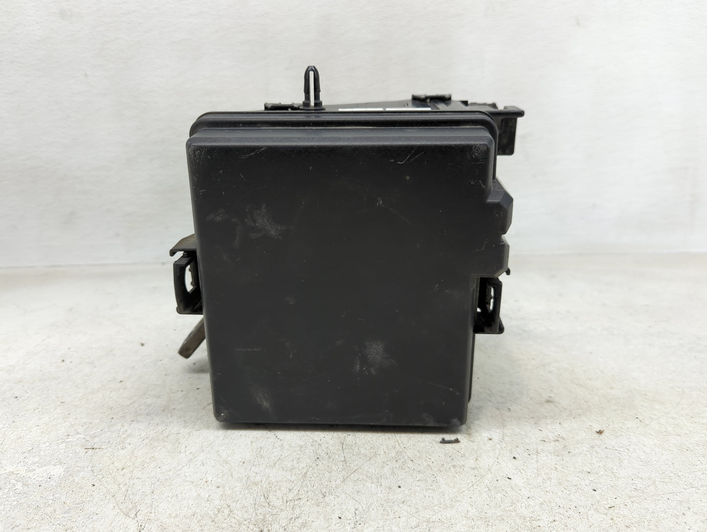 2017-2019 Kia Sportage Fusebox Fuse Box Panel Relay Module P/N:91950-D9BD0 Fits Fits 2017 2018 2019 OEM Used Auto Parts - Oe