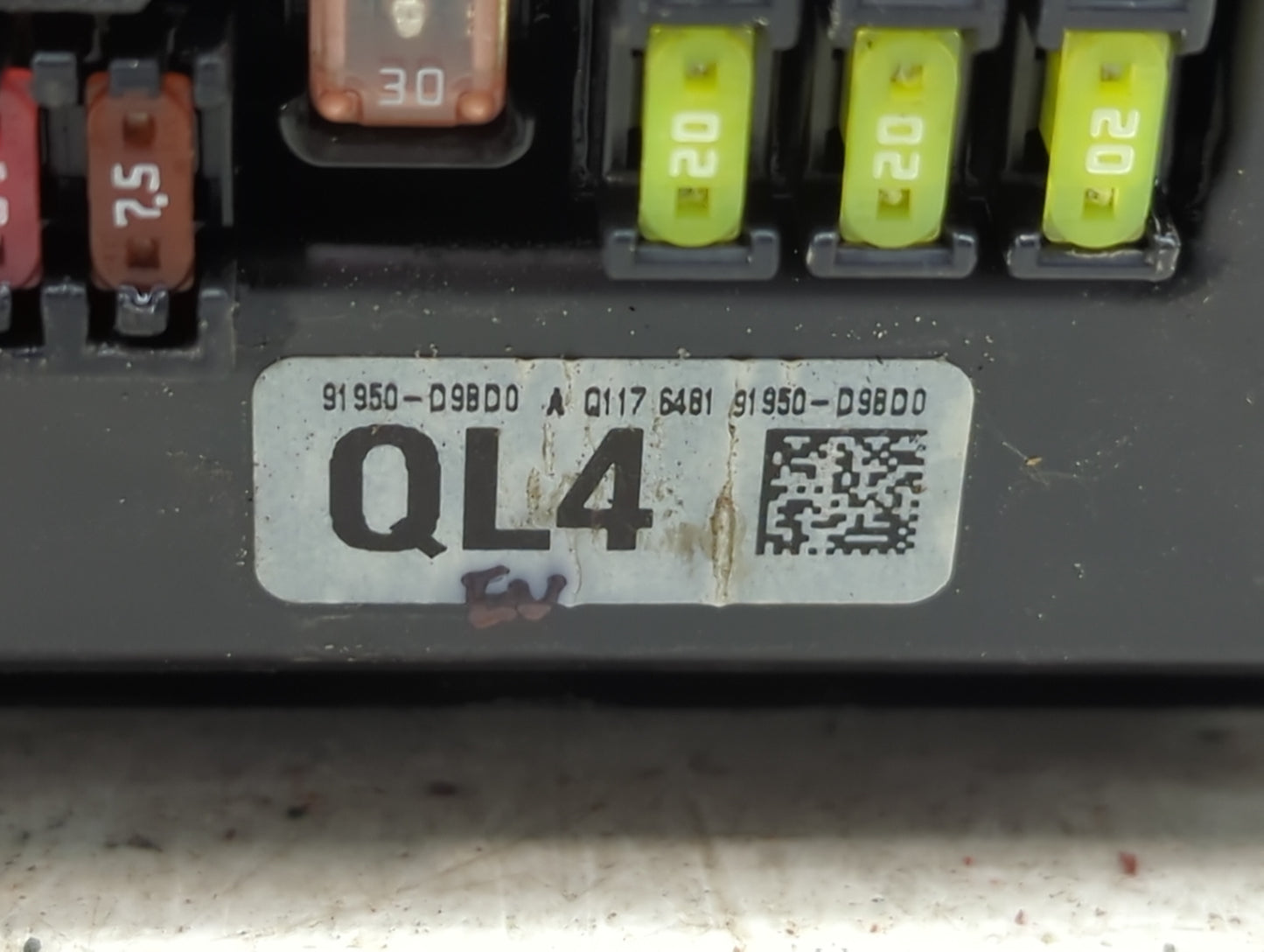2017-2019 Kia Sportage Fusebox Fuse Box Panel Relay Module P/N:91950-D9BD0 Fits Fits 2017 2018 2019 OEM Used Auto Parts - Oe