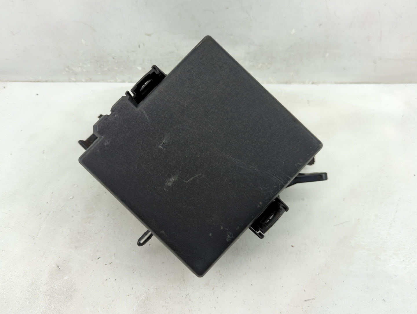 2017-2019 Kia Sportage Fusebox Fuse Box Panel Relay Module P/N:91941-D9520 Fits Fits 2017 2018 2019 OEM Used Auto Parts - Oe