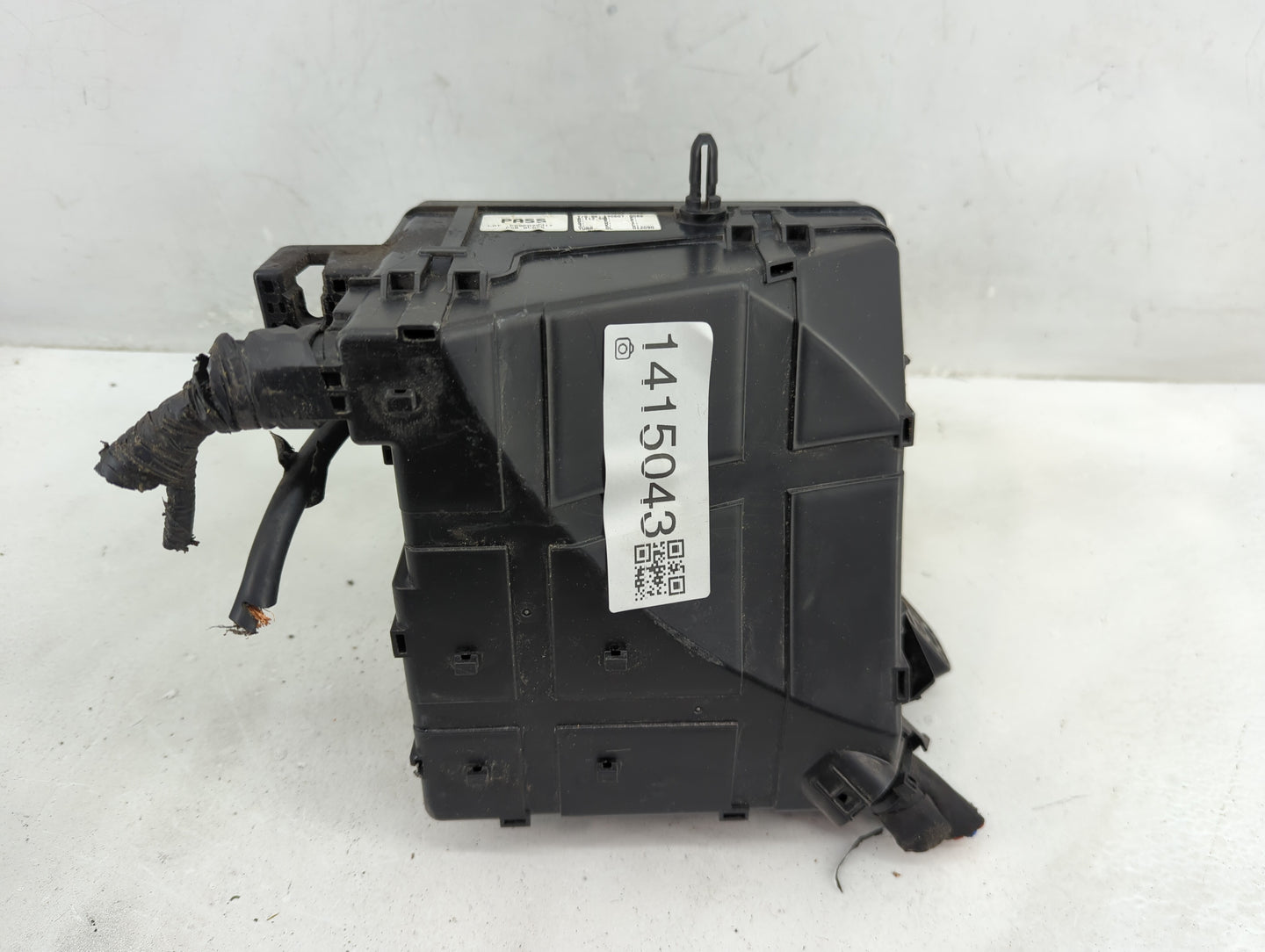 2017-2019 Kia Sportage Fusebox Fuse Box Panel Relay Module P/N:91941-D9520 Fits Fits 2017 2018 2019 OEM Used Auto Parts - Oe