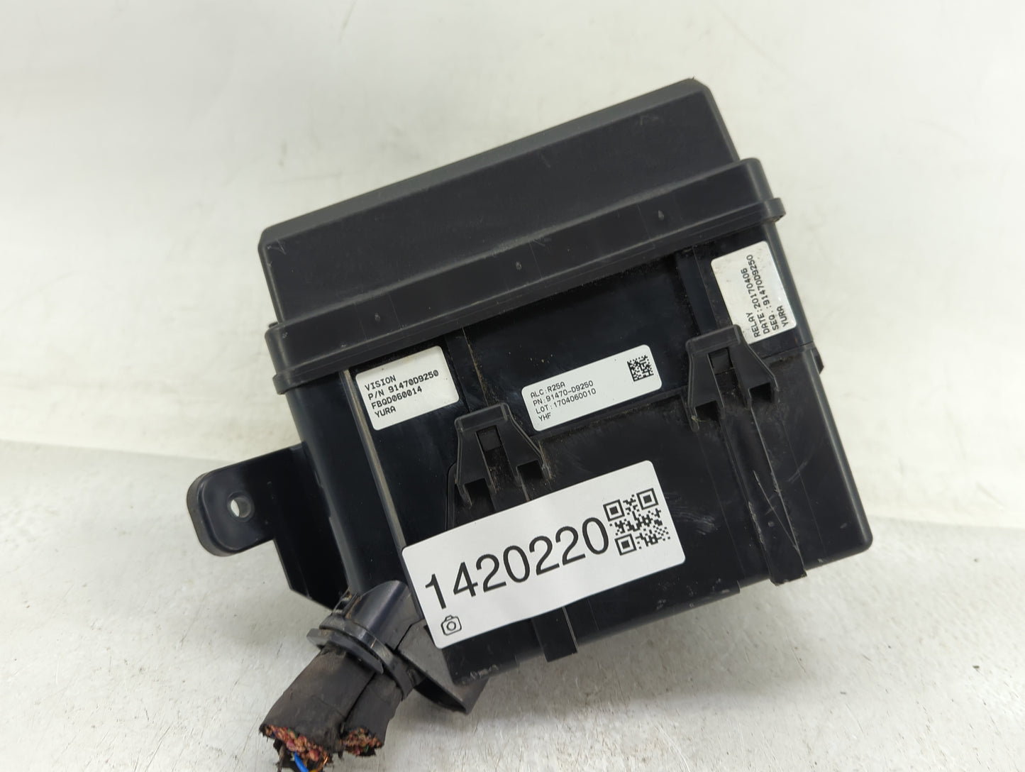2017-2019 Kia Sportage Fusebox Fuse Box Panel Relay Module P/N:91950-D9BC0 Fits Fits 2017 2018 2019 OEM Used Auto Parts - Oe
