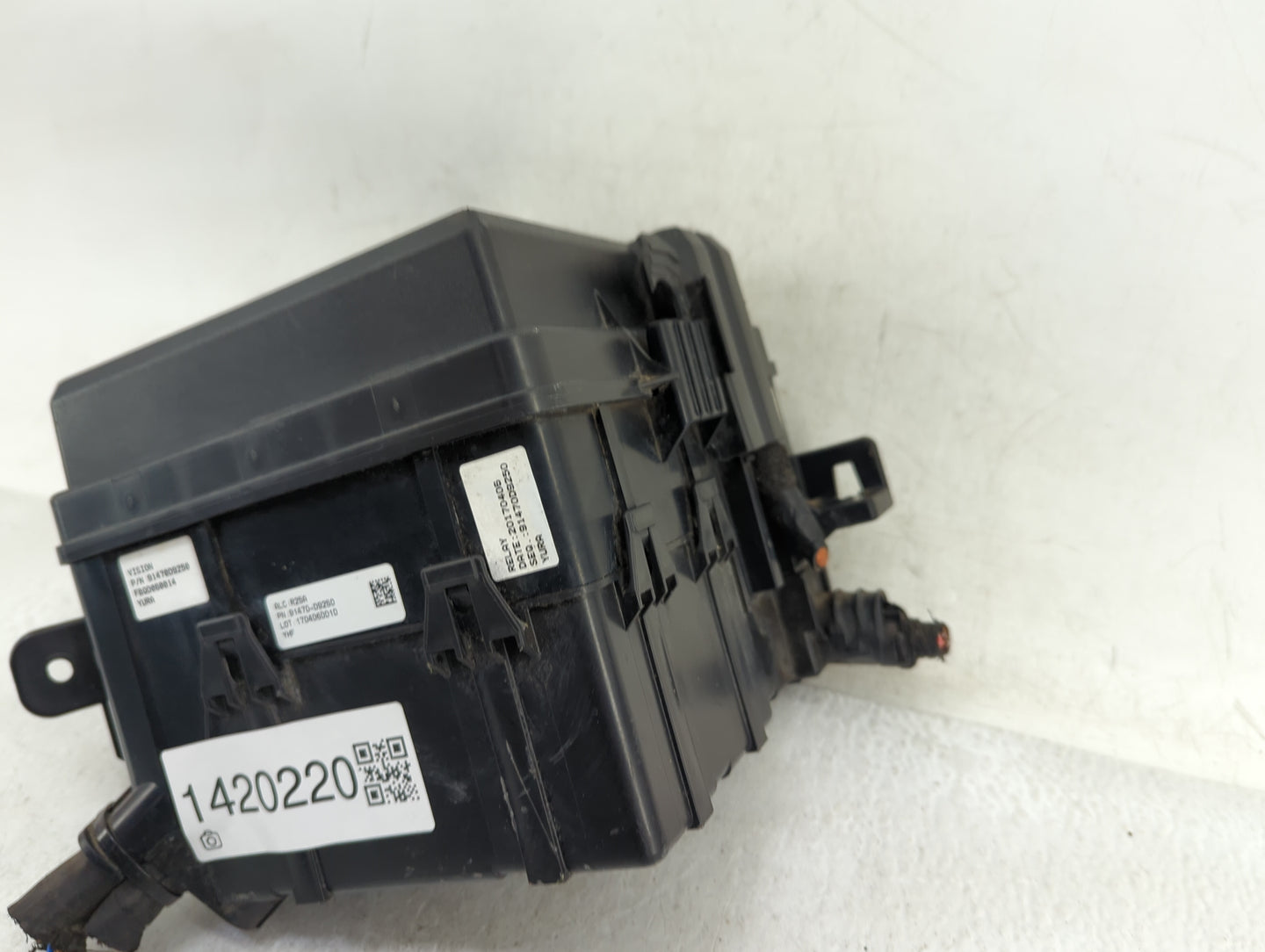 2017-2019 Kia Sportage Fusebox Fuse Box Panel Relay Module P/N:91950-D9BC0 Fits Fits 2017 2018 2019 OEM Used Auto Parts - Oe
