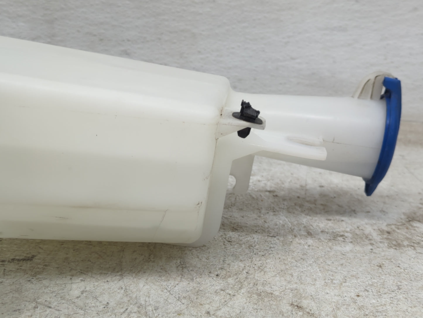 2017-2019 Kia Sportage Windshield Washer Fluid Reservoir Bottle Oem - Oemusedautoparts1.com