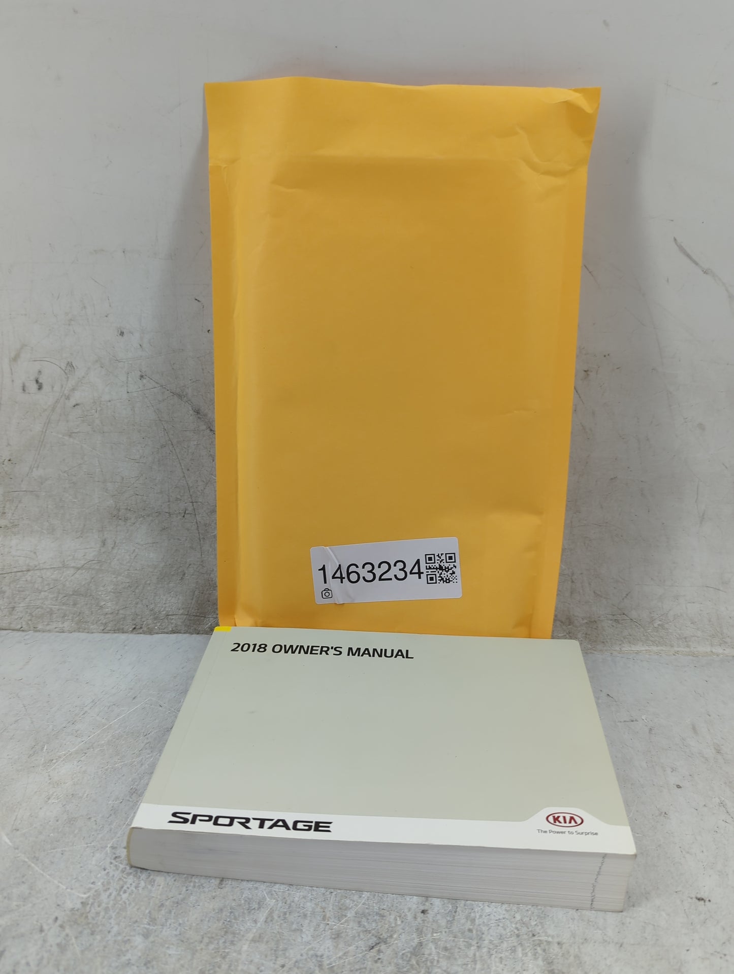 2018 Kia Sportage Owners Manual Book Guide P/N:ID9O-EU75C OEM Used Auto Parts - Oemusedautoparts1.com
