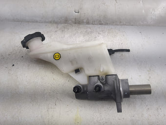 compare product 2017-2021 Kia Sportage Brake Master Cylinder 1498403
