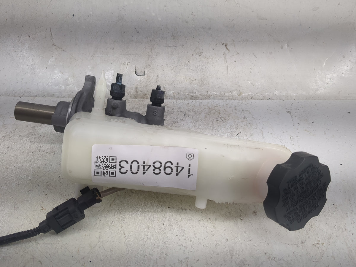 2017-2021 Kia Sportage Brake Master Cylinder 1498403 - Oemusedautoparts1.com