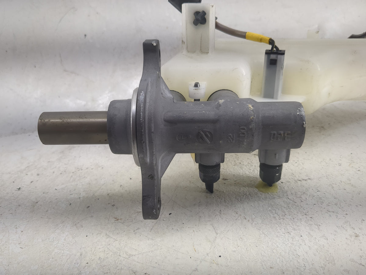 2017-2021 Kia Sportage Brake Master Cylinder 1498403 - Oemusedautoparts1.com