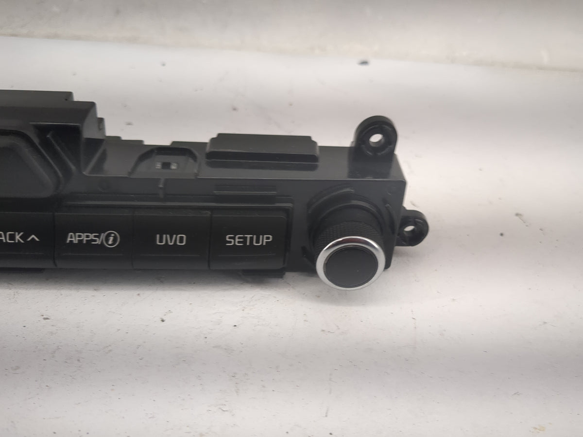 2017-2019 Kia Sportage Radio Control Panel 1517037 - Oemusedautoparts1.com