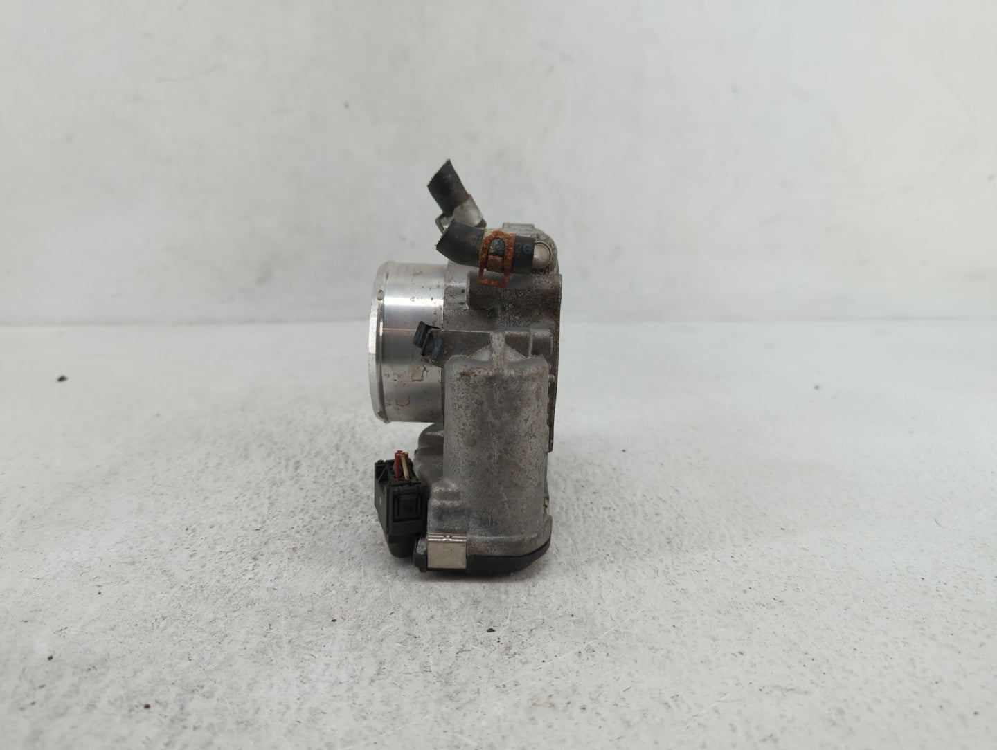 2017-2019 Kia Sportage Throttle Body P/N:35100-2G600 Fits Fits 2015 2016 2017 2018 2019 OEM Used Auto Parts - Oemusedautopar