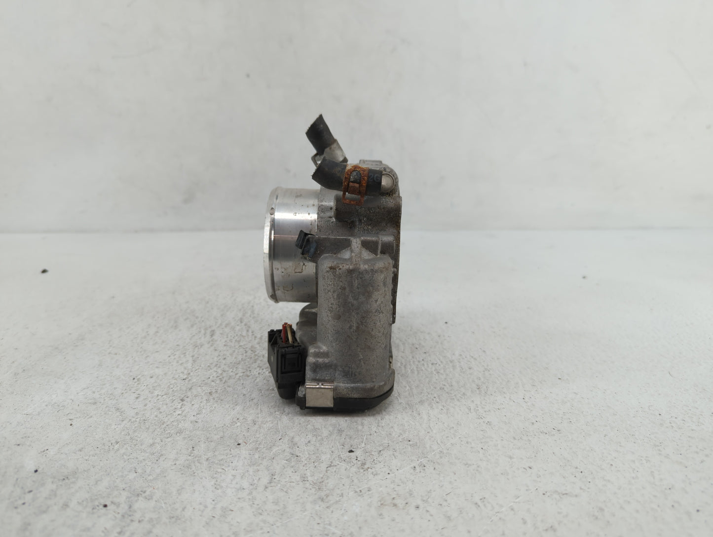 2017-2019 Kia Sportage Throttle Body P/N:35100-2G600 Fits Fits 2015 2016 2017 2018 2019 OEM Used Auto Parts - Oemusedautopar