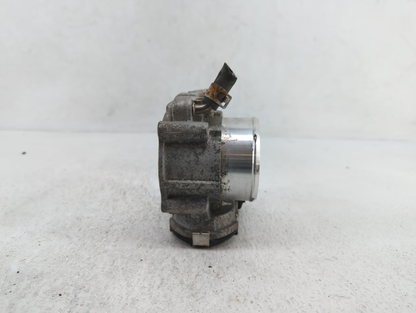 2017-2019 Kia Sportage Throttle Body P/N:35100-2G600 Fits Fits 2015 2016 2017 2018 2019 OEM Used Auto Parts - Oemusedautopar