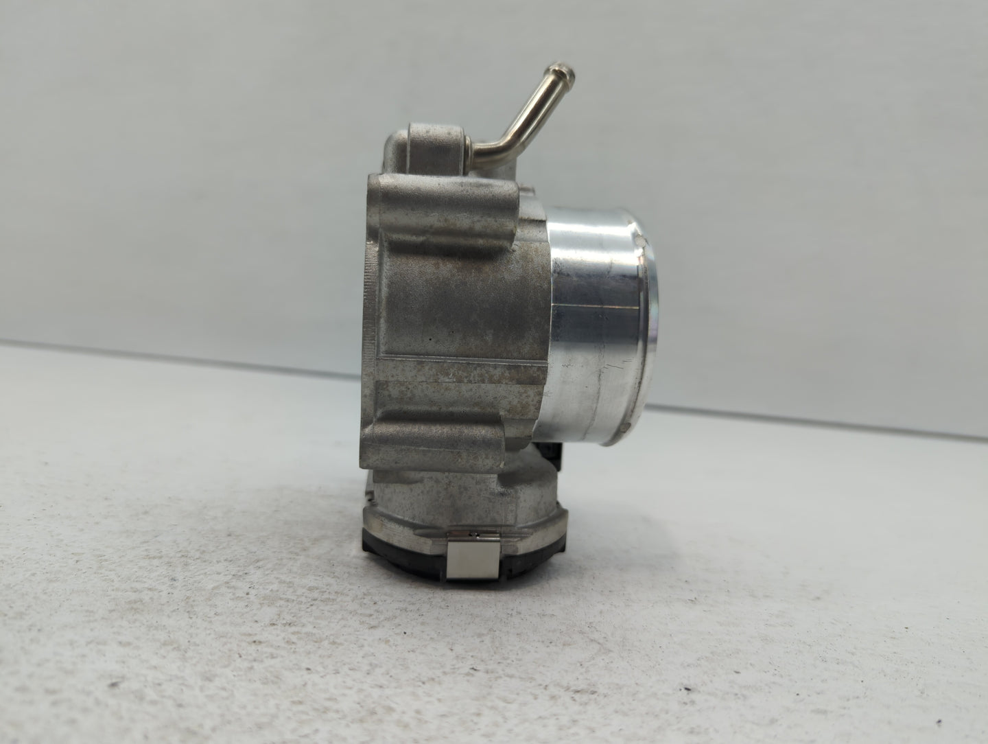 2017-2021 Kia Sportage Throttle Body P/N:35100-2G600 Fits Fits 2015 2016 2017 2018 2019 2020 2021 OEM Used Auto Parts - Oemu