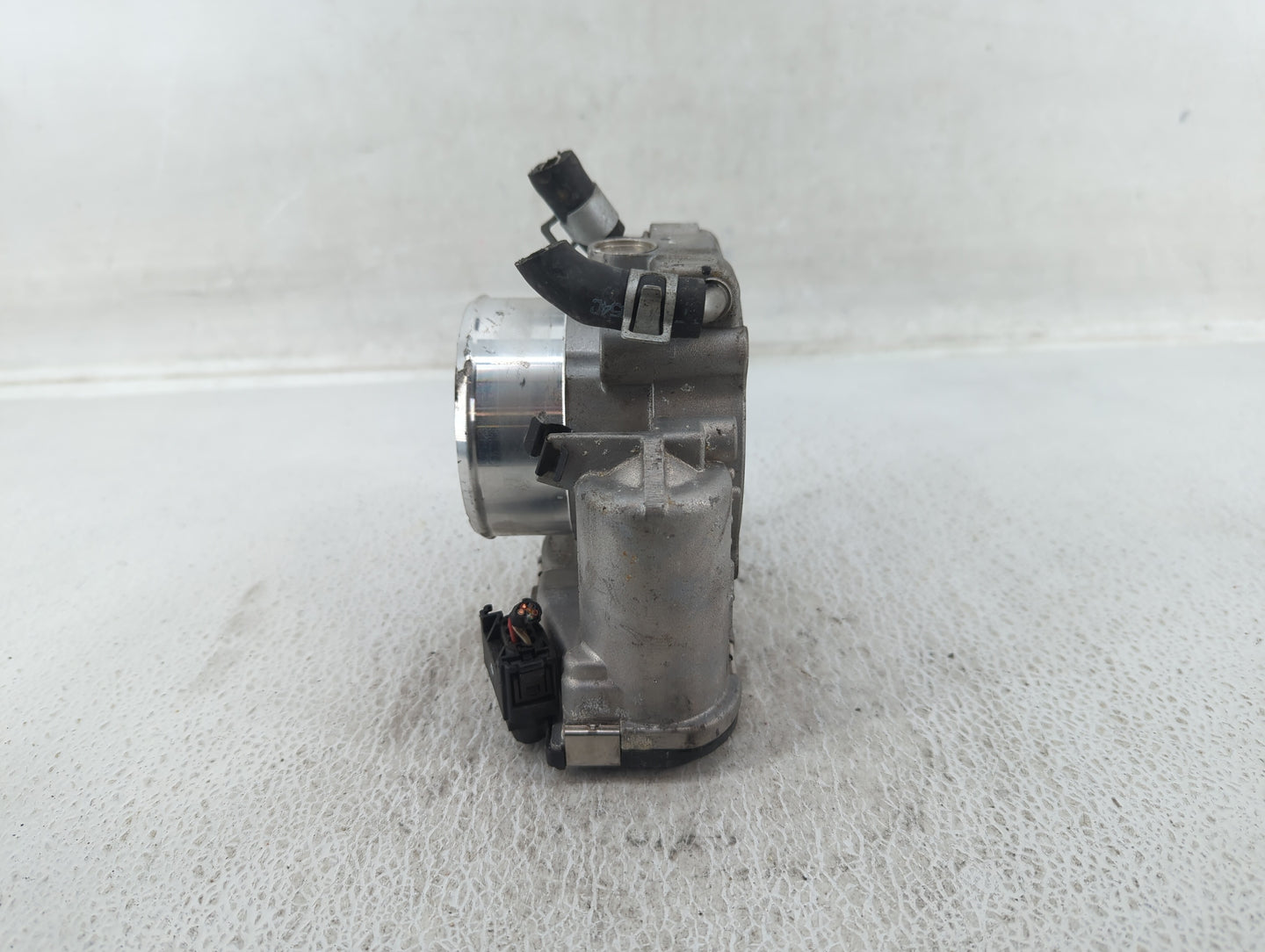 2017-2021 Kia Sportage Throttle Body P/N:35100-2G600 Fits Fits 2015 2016 2017 2018 2019 2020 2021 OEM Used Auto Parts - Oemu
