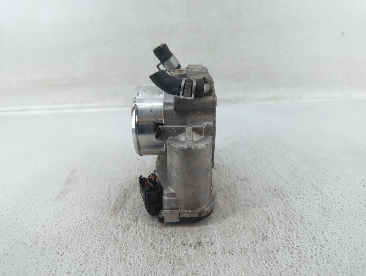 2017-2021 Kia Sportage Throttle Body P/N:35100-2G600 Fits Fits 2015 2016 2017 2018 2019 2020 2021 OEM Used Auto Parts - Oemu